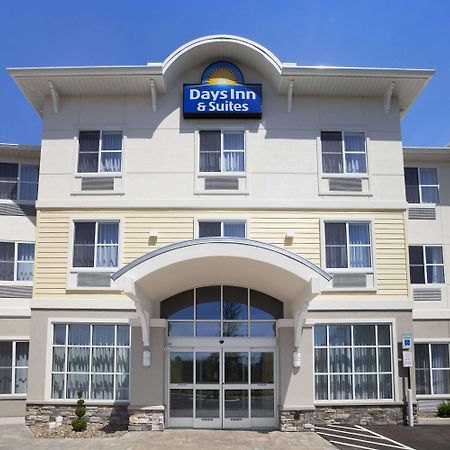 Days Inn & Suites By Wyndham Altoona Bagian luar foto