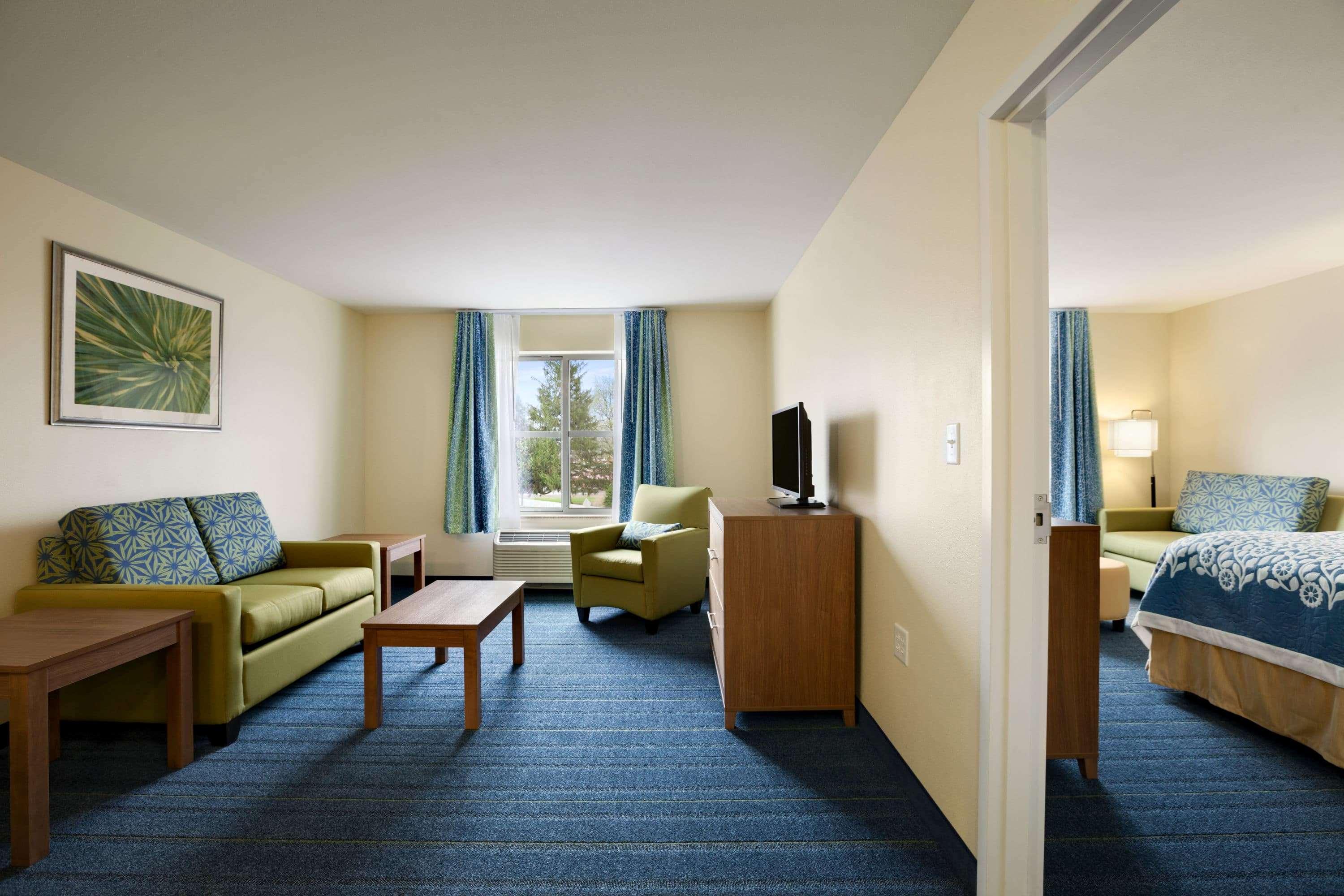 Days Inn & Suites By Wyndham Altoona Bagian luar foto