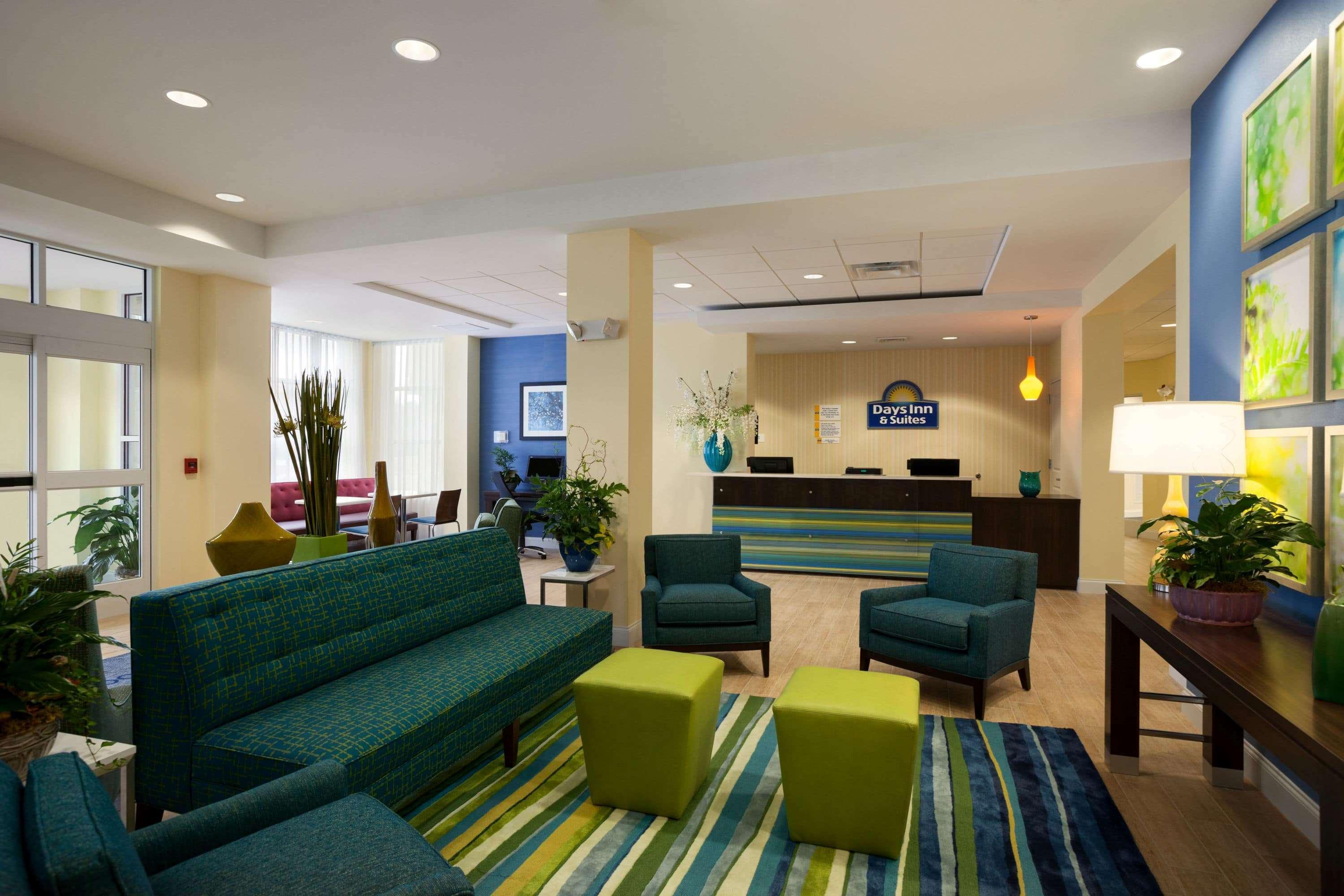 Days Inn & Suites By Wyndham Altoona Bagian luar foto