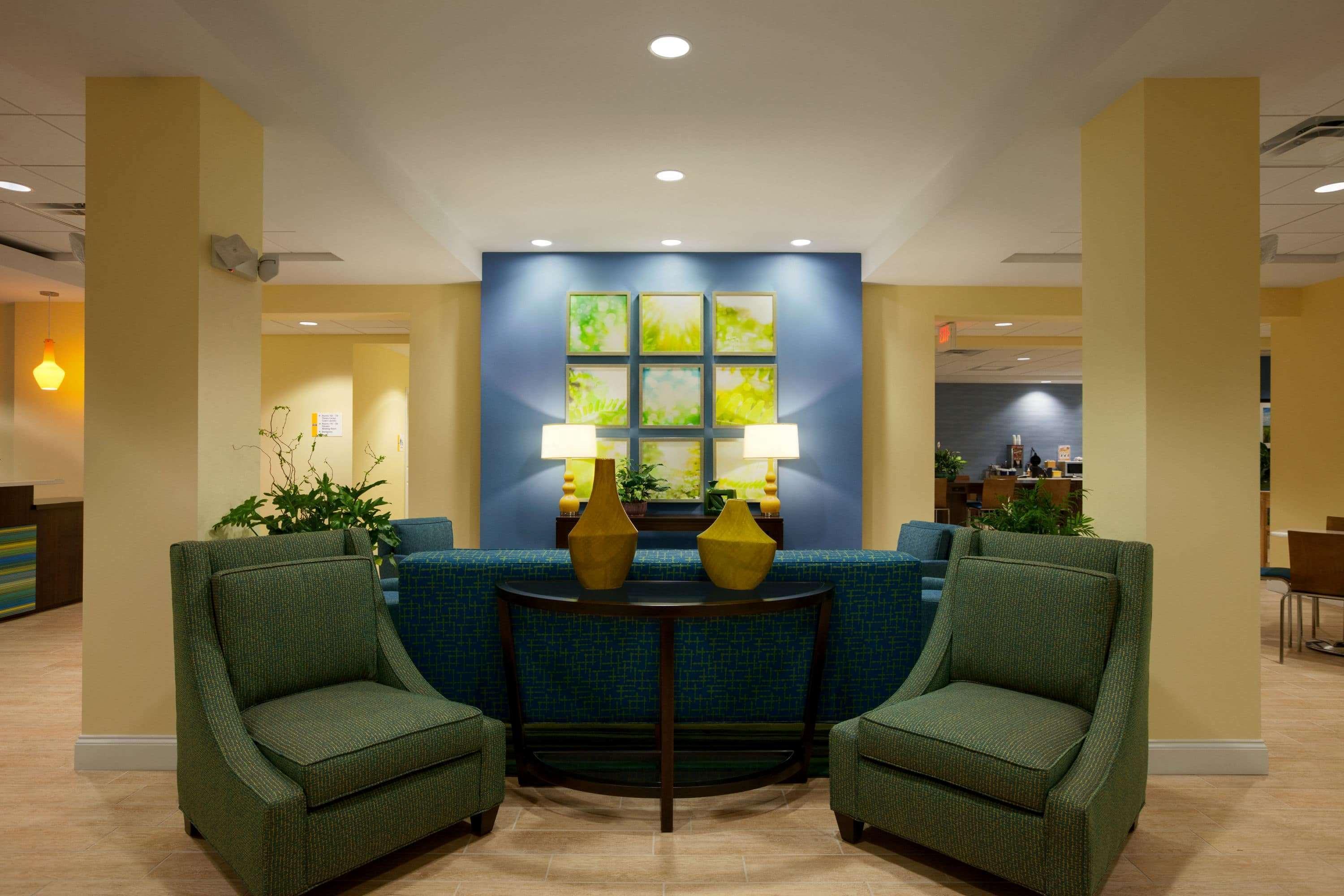 Days Inn & Suites By Wyndham Altoona Bagian luar foto