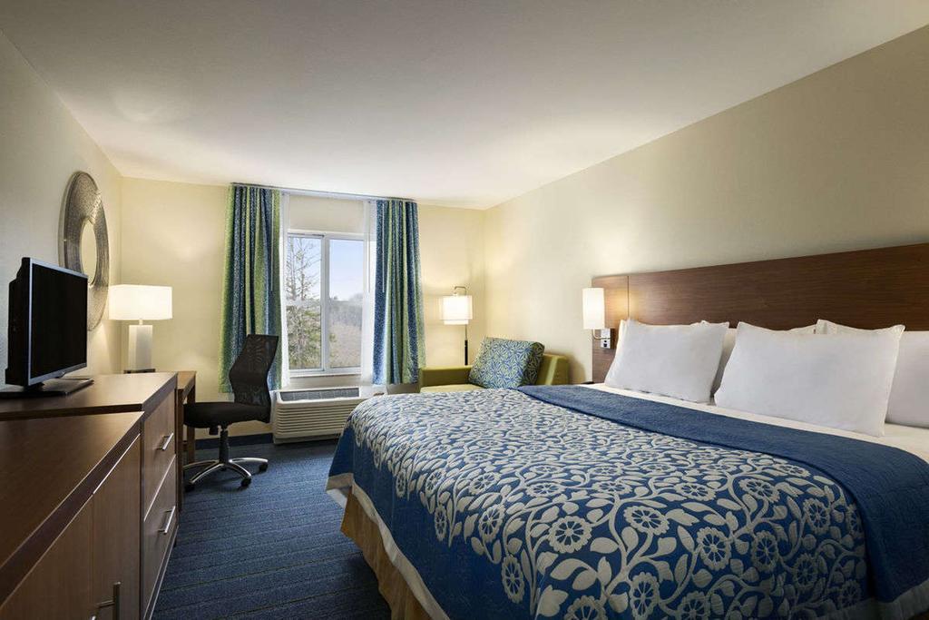 Days Inn & Suites By Wyndham Altoona Bagian luar foto