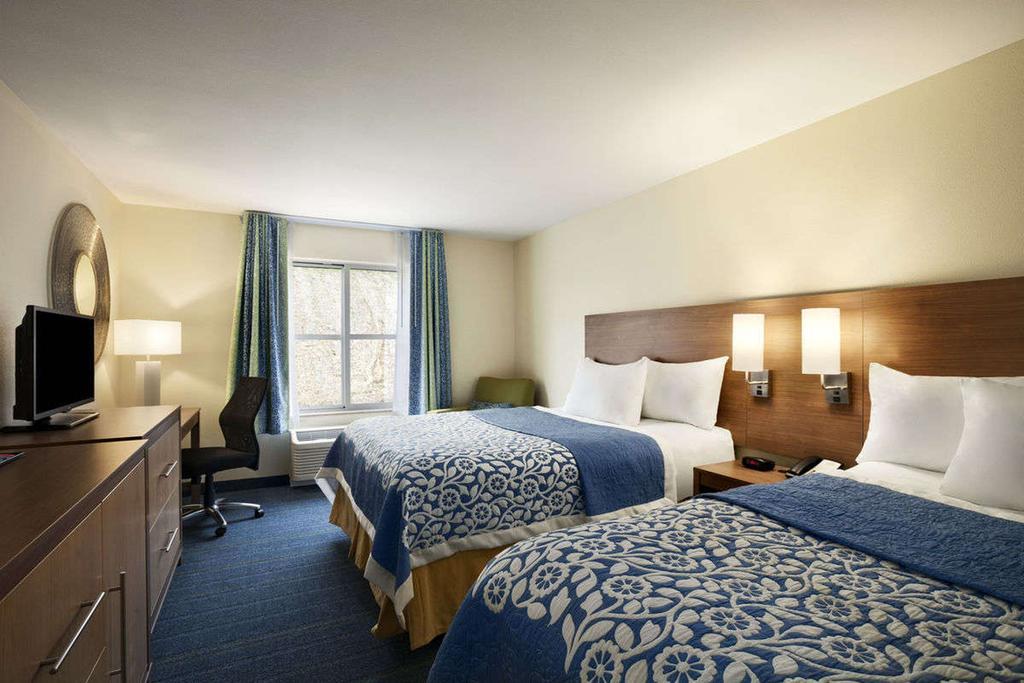 Days Inn & Suites By Wyndham Altoona Bagian luar foto
