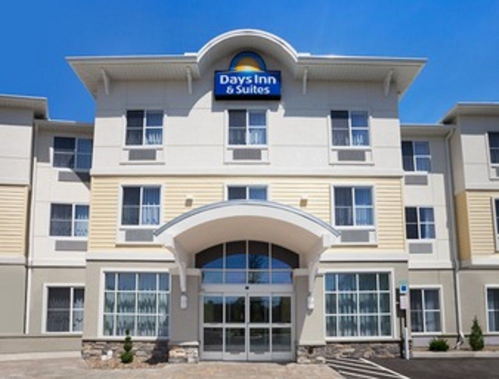 Days Inn & Suites By Wyndham Altoona Bagian luar foto